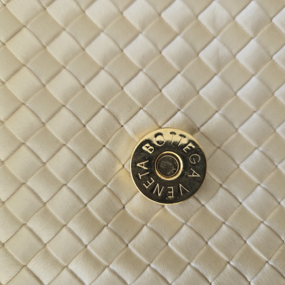 Bottega Veneta Cream Shoulder Bag - Picture 6 of 8